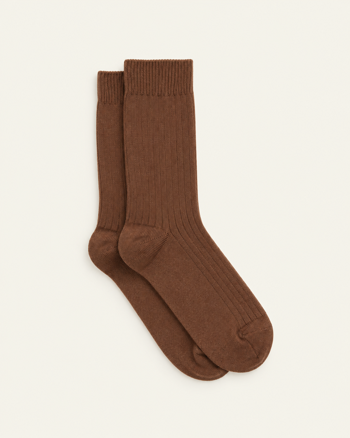 Baserange - Chaussettes Côtelées Rib - Marron — paire en packshot sur fond écru