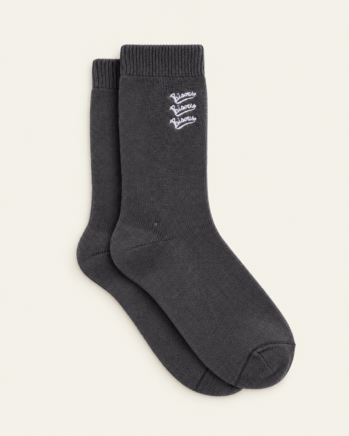 Bisous Skateboard - Chaussettes Terry Gianni - Gris — paire en packshot sur fond écru