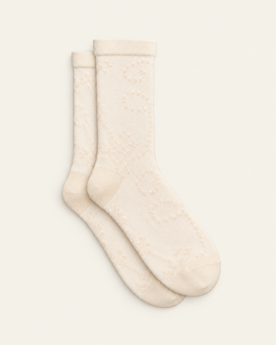 Beck Sondergaard - Chaussettes Anglaisia Cotta - Blanc Birch — paire en packshot sur fond écru