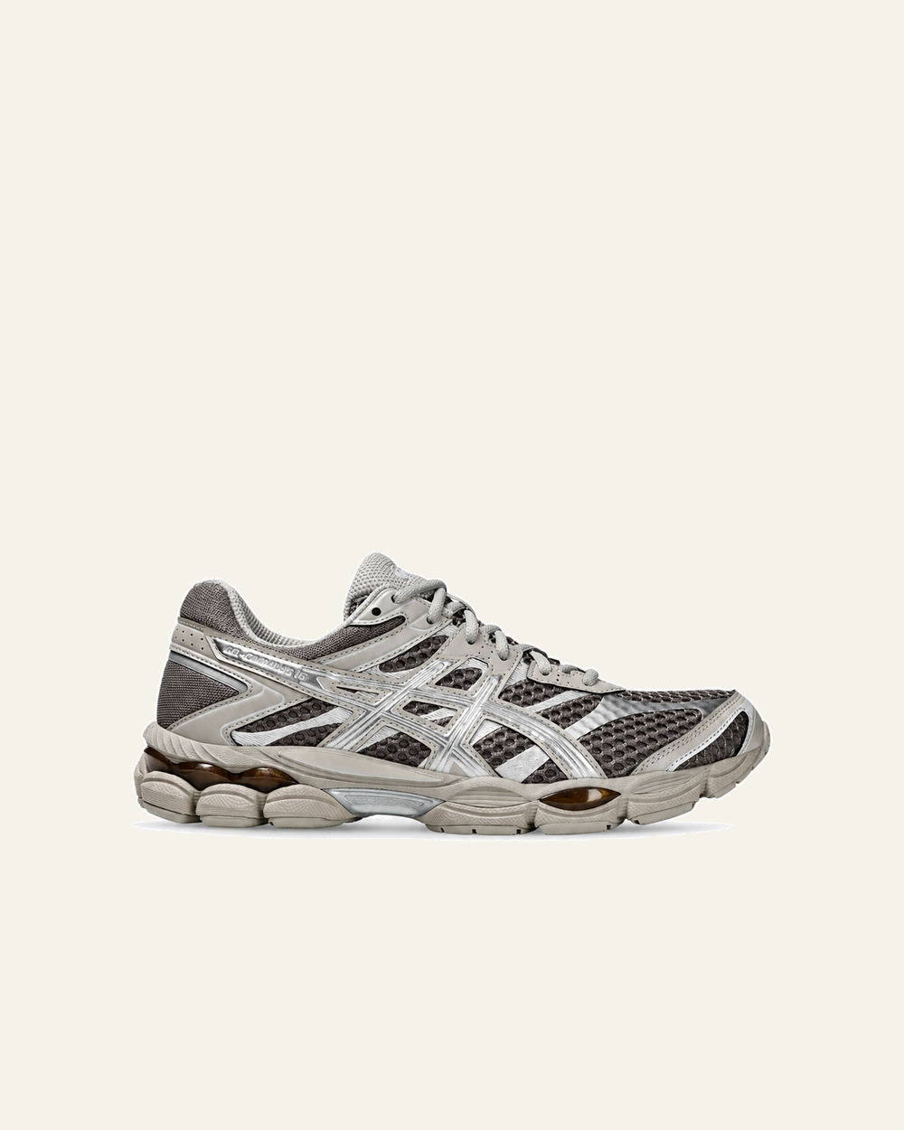 Asics - Baskets Gel Cumulus 16 - Cacao Powder & Argent Pure - vue de profil