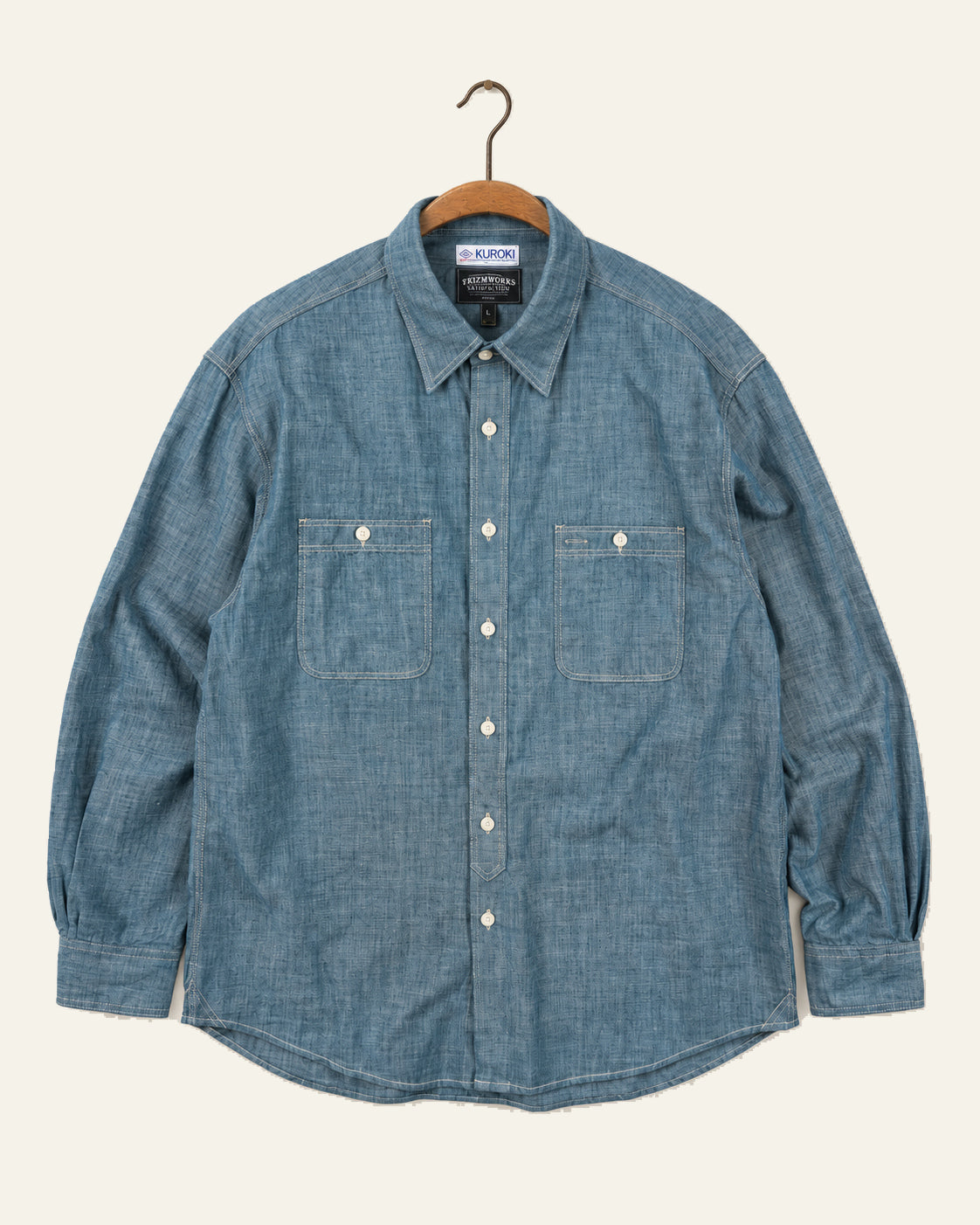 Frizmworks - Chemise Kuroki Chambray - Bleu, vue de face sur cintre