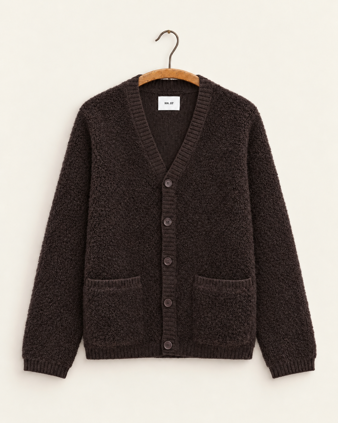 NN.07 - Cardigan Fleece - Marron, vue de face sur cintre