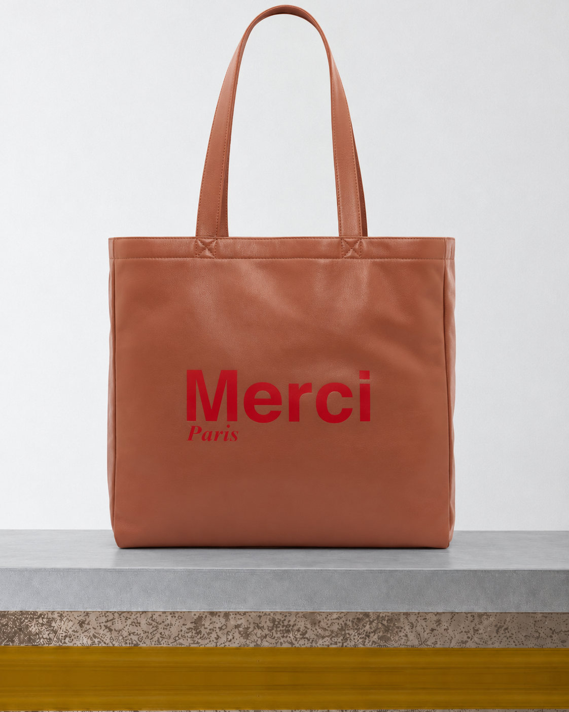 Merci x Gerard Darel - Totebag En Cuir - Tan sur le banc
