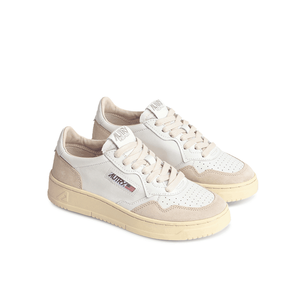 Autry - Baskets Medalist Low - Blanche - Chaussures & Beige Autry - Baskets Medalist Low - Blanche - Chaussures & Beige