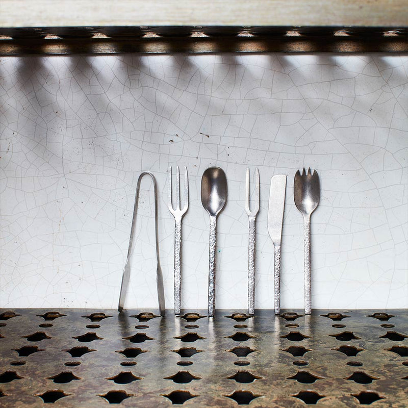 Fourchette apéro en métal martelé - Stonewash - La Nouvelle Table